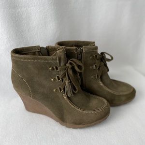 MIA Size requires Leather Brisk Green Lace Up Wedges